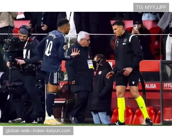 皇马球员申诉姆巴佩被拉拽未果，裁判未判点球引争议