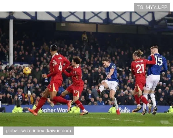 埃弗顿皮克福德关键扑救保住胜果,门将稳定性对比桑切斯鲜明 埃弗顿皮克福德关键扑救保住胜果,门将稳定性对比桑切斯鲜明